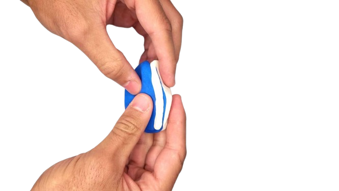 Mélange des pâtes bleue et blanche